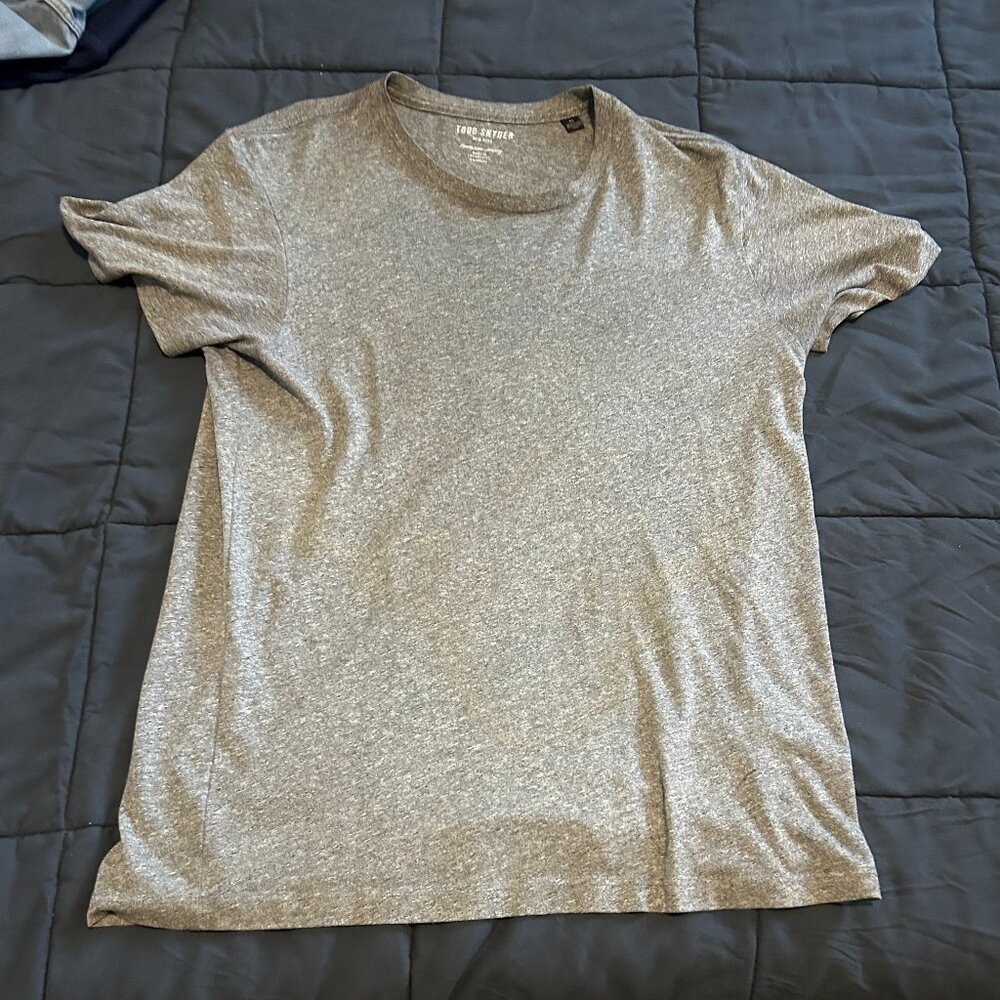 Todd Snyder mens medium grey T-shirt. used but in mint great condition